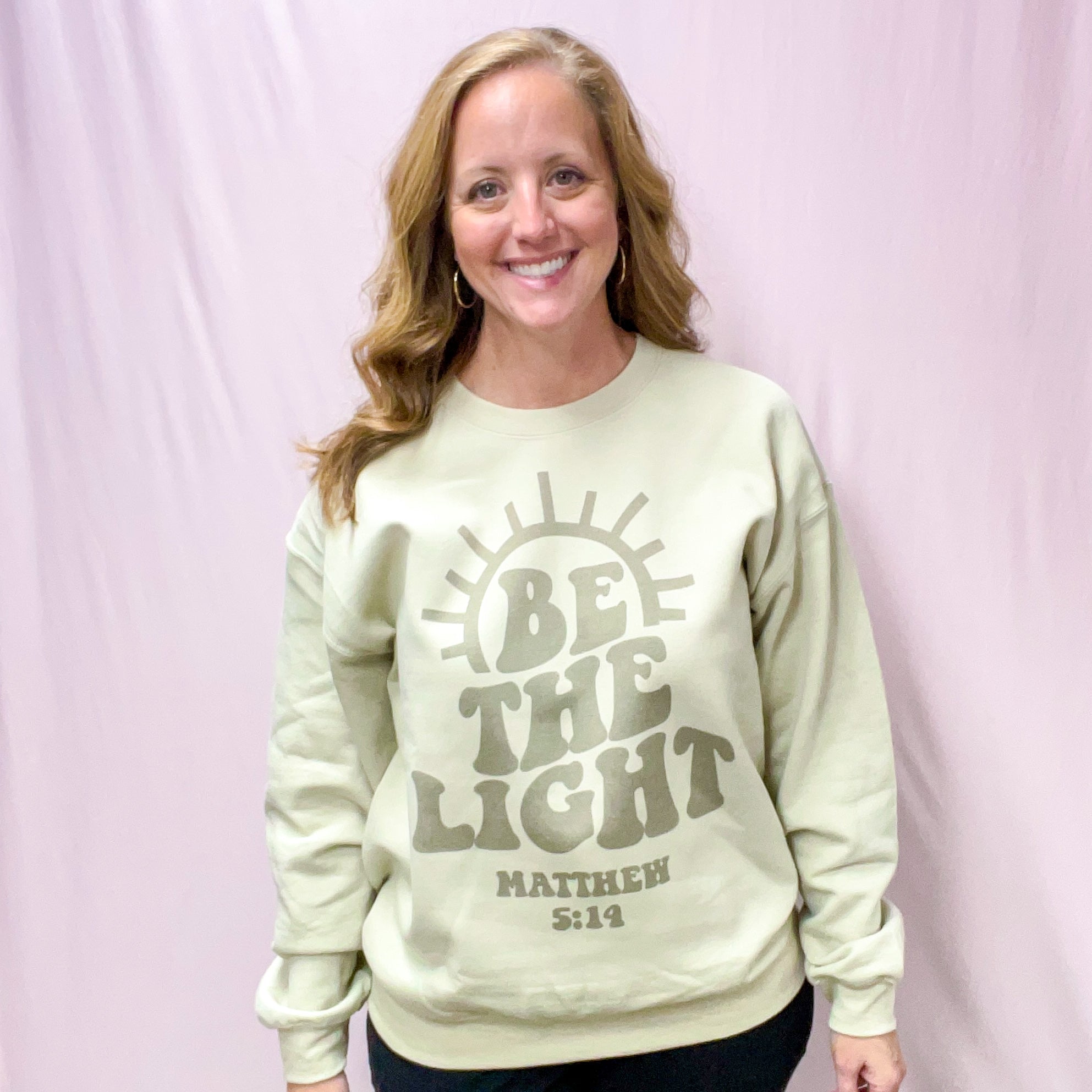 Be The Light Quote - Women's Sweatshirt